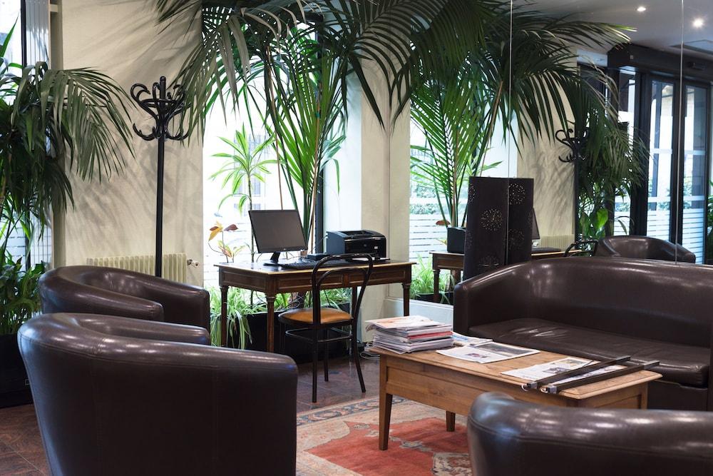 Home Latin Paris Luaran gambar