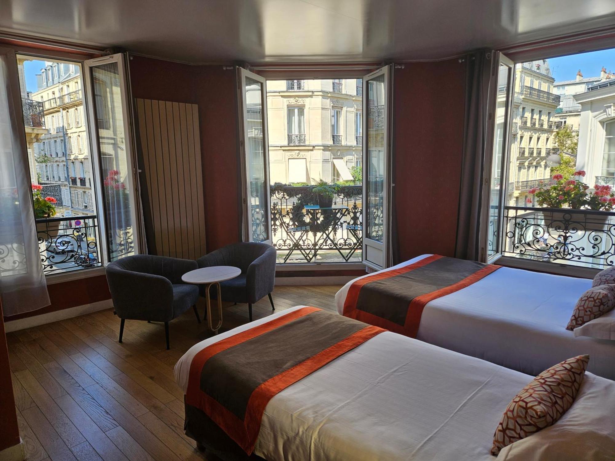 Home Latin Paris Bilik gambar