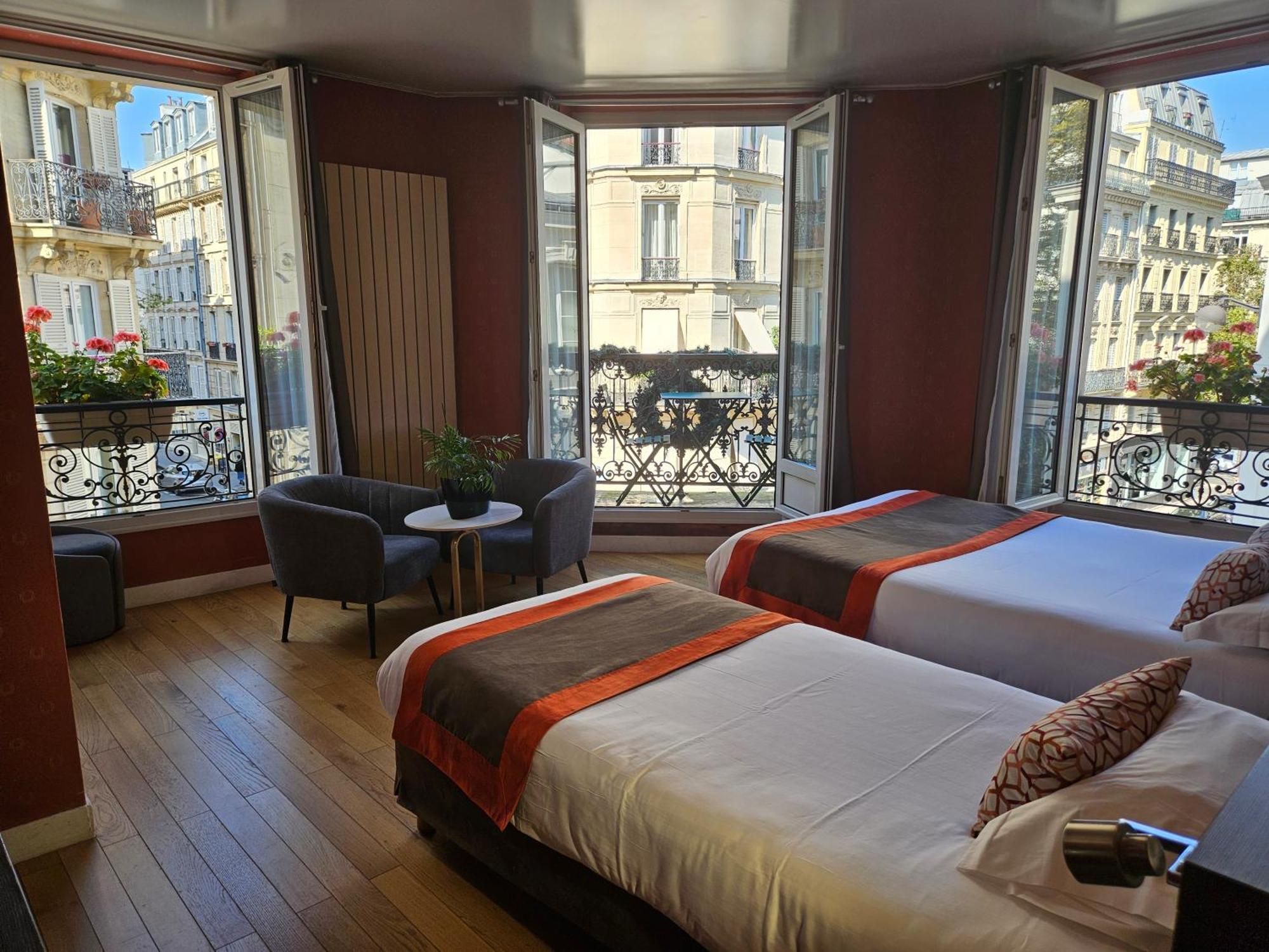 Home Latin Paris Luaran gambar