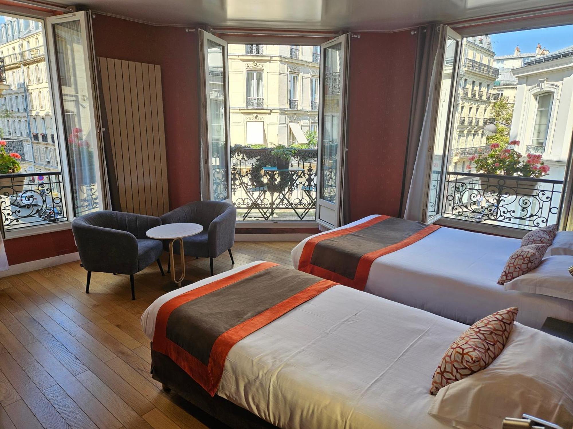 Home Latin Paris Luaran gambar