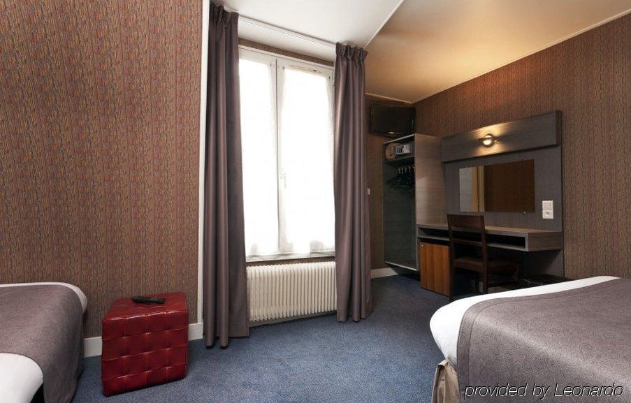 Home Latin Paris Bilik gambar